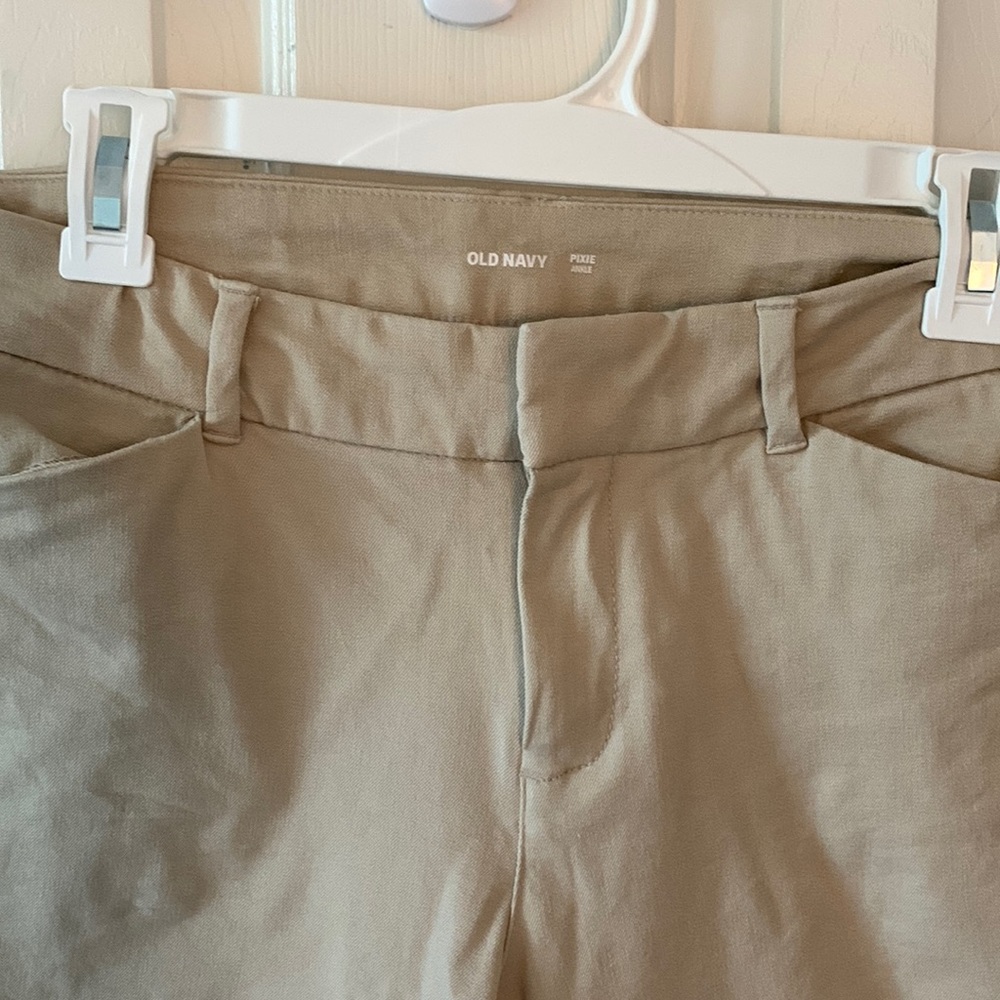 Old Navy Pixie Pants cream color size 8